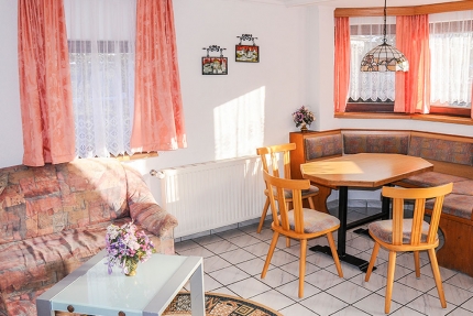 Wohnzimmer – Ferienhaus am Millstätter See – Pension Elisabeth – Urlaub in Kärnten